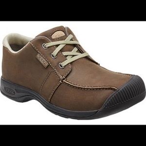 EUC  Reisen Men's Low Top Lace Up Hiking Outdoors Shoes